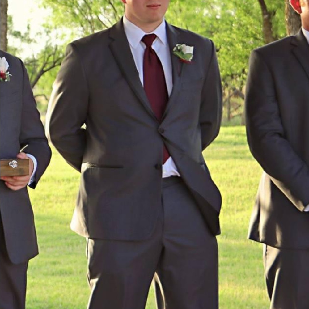 Vera Wang Black-Grey Tuxedo